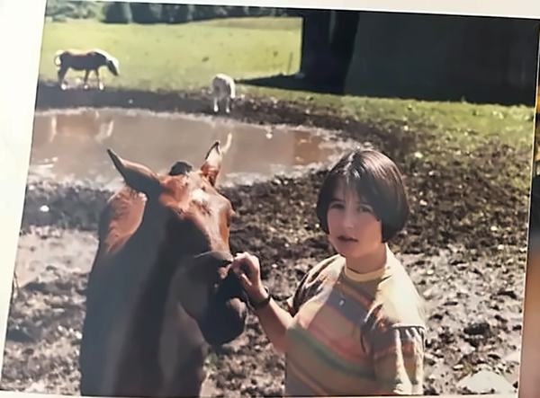 Fotografía de archivo con un potro en Europa